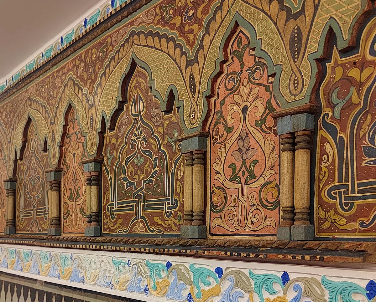 Painted carved frieze in the restaurant dining room